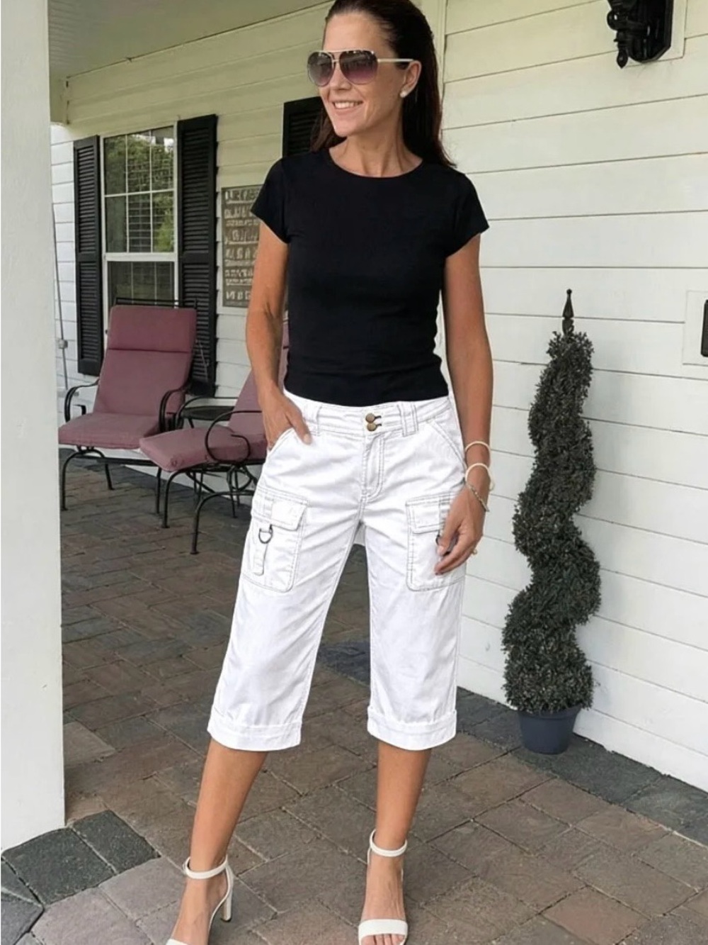 Flamingals Solid Flap Pocket Roll Hem Mid Rise Straight Leg Capri Shorts - Picture 7 of 10